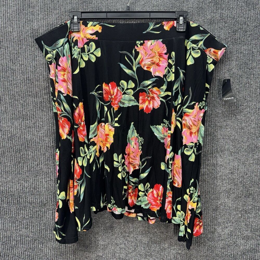 Torrid Super Soft Skater Skirt Womens 5 Black Floral Pull On Jersey Knit NEW